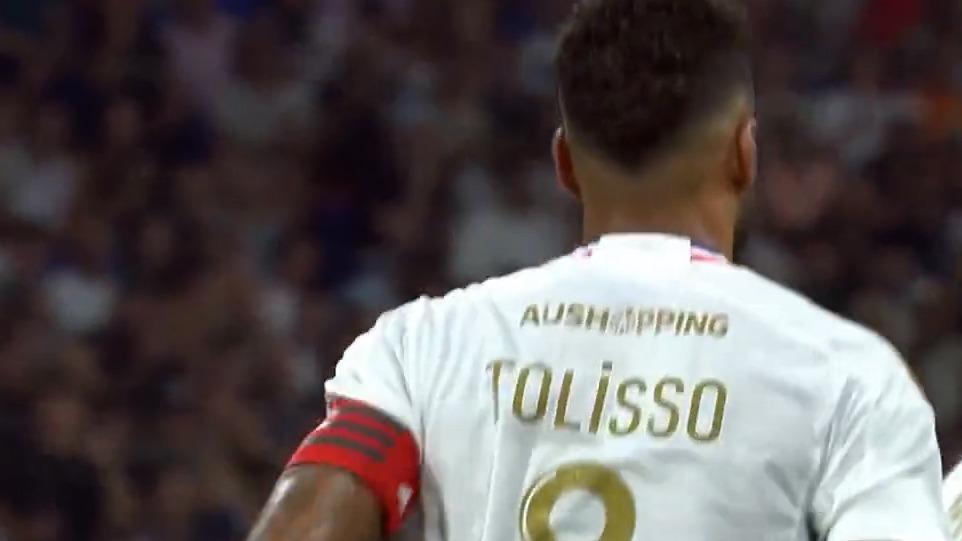 گل اول لیون به پاری سن ژرمن (تولیسیو - پنالتی)