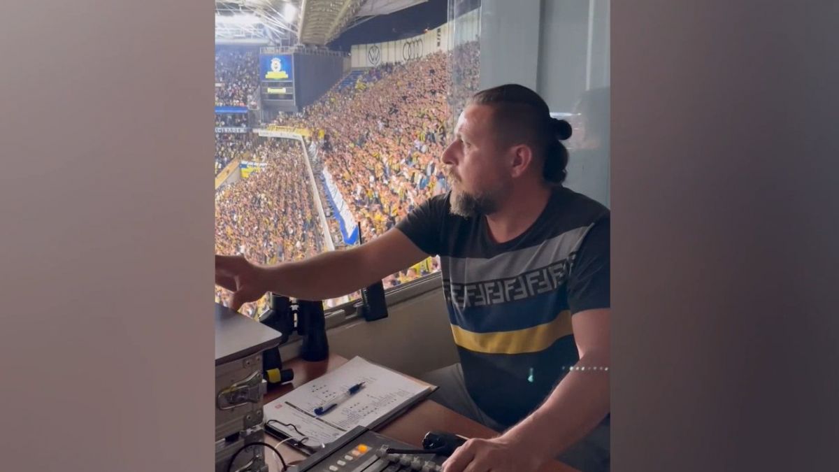 هیجان دادن به هواداران فنرباغچه توسط گوینده مجهز استادیوم