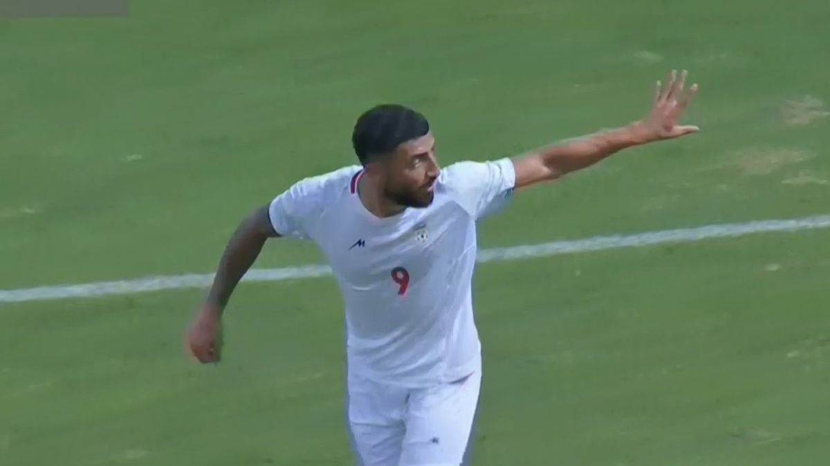 گل سوم امید ایران به امید هنگ کنگ (اللهیار صیادمنش)