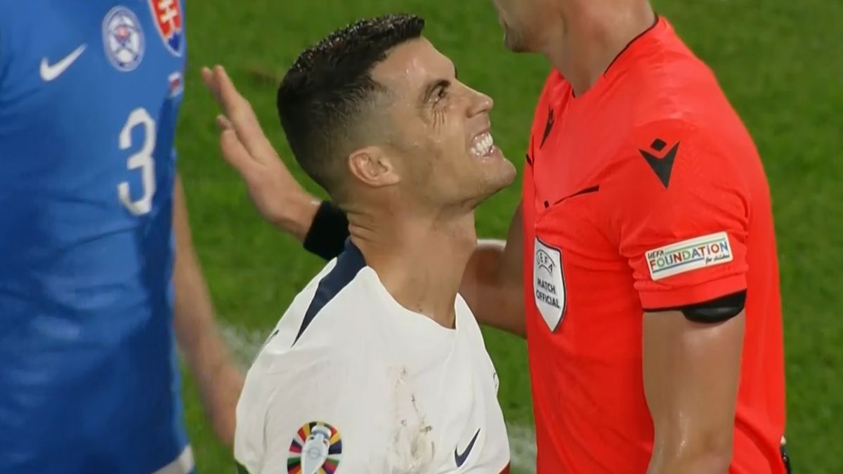 حرکت خشن رونالدو روی دروازه بان اسلواکی و محرومیت از بازی مقابل لوکزامبورگ
