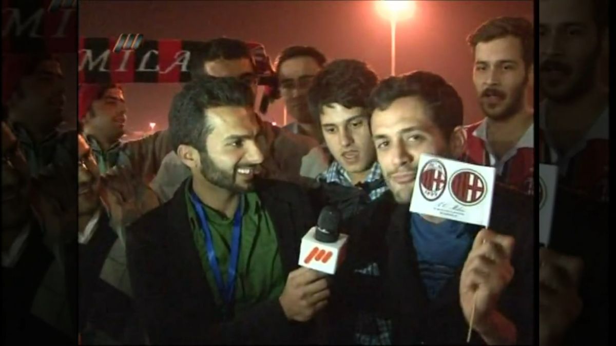 نوستالژی/ استقبال مردم از ستارگان میلان در فرودگاه امام (سال 1392)