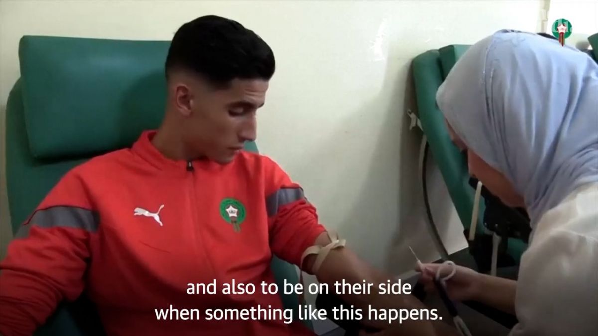 اهدای خون بازیکنان تیم ملی مراکش برای زلزله زدگان این کشور