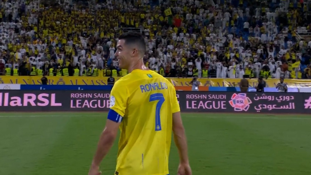 تشویق ایسلندی کریستیانو رونالدو با هواداران النصر پس از برد برابر الرائد