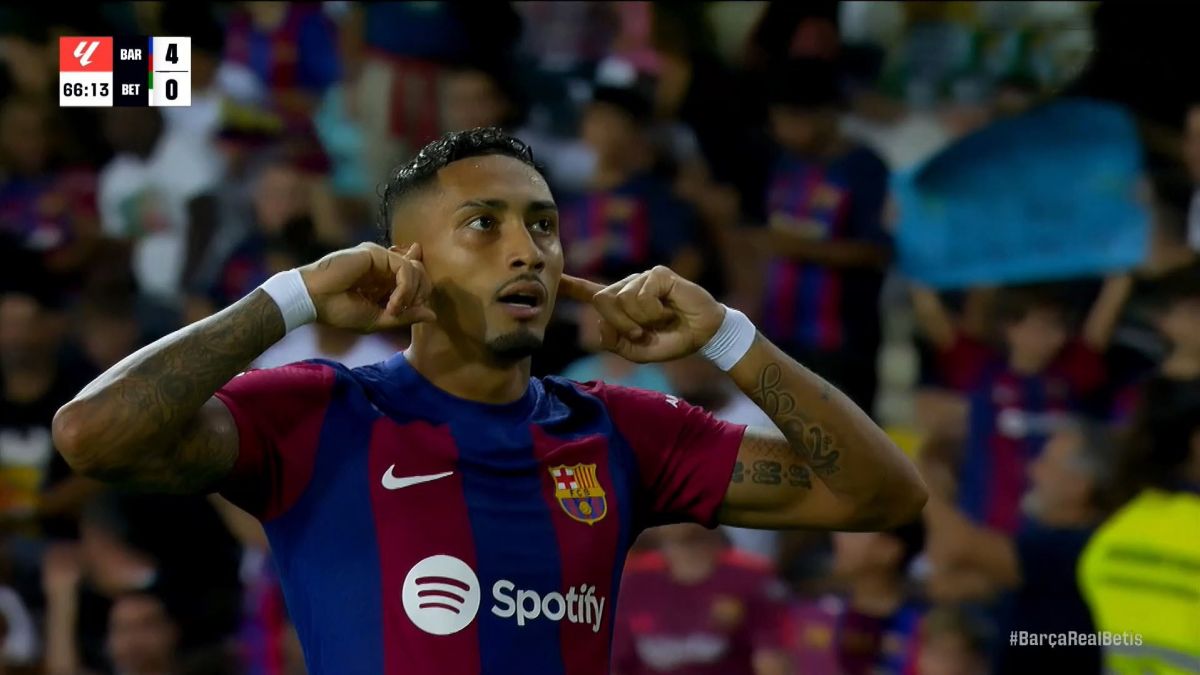 گل چهارم بارسلونا به رئال بتیس (رافینیا)