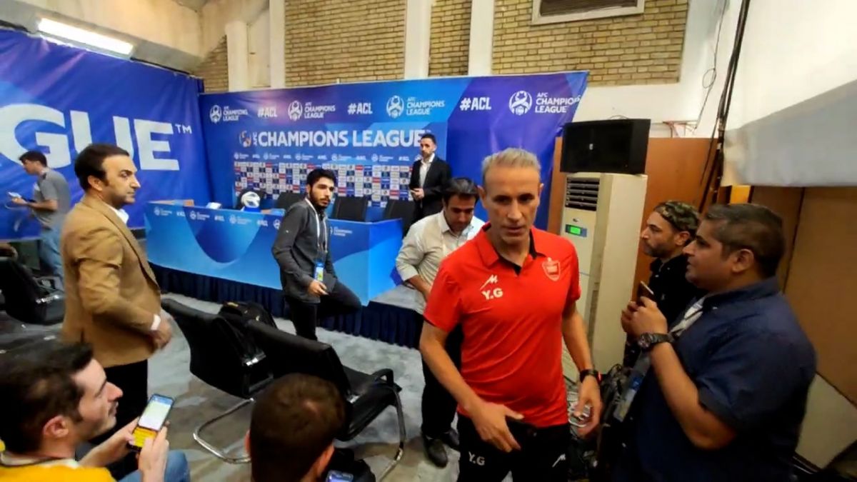 اختصاصی/  خروج یحیی گل محمدی سرمربی پرسپولیس پس از برگزاری کنفرانس مطبوعاتی پرسپولیس - النصر عربستان