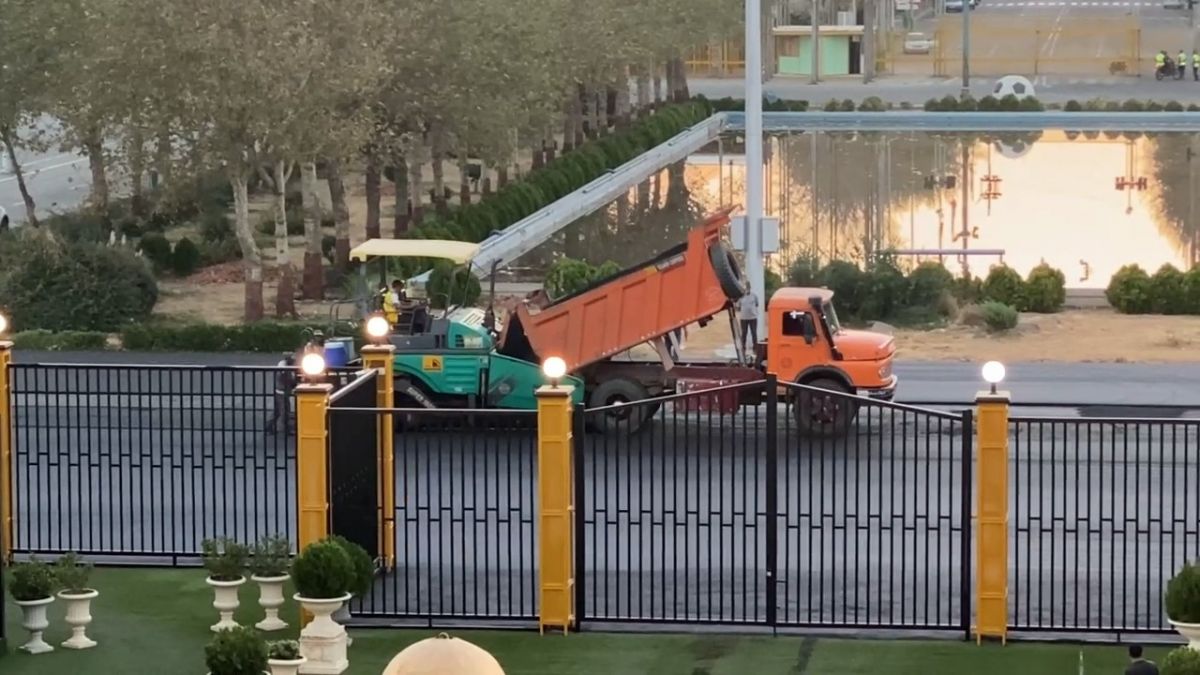 اختصاصی/ در فاصله یک روز مانده به بازی پرسپولیس و النصر کارگران مشغول آسفالت کردن خیابان های اطراف ورزشگاه هستند!