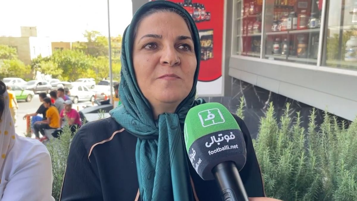 اختصاصی/ گفت و گو با بانوی هوادار کریستیانو رونالدو در اطراف هتل اسپیناس پالاس