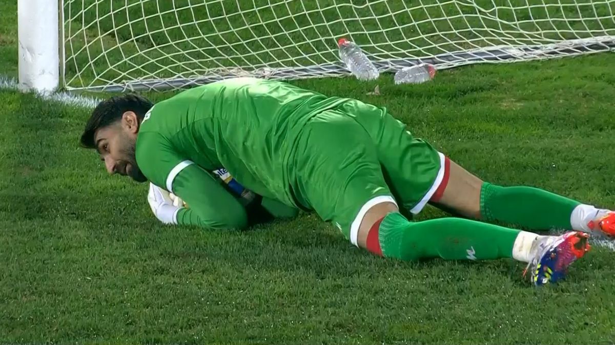 ضربه سر خطرناک رونالدو توسط علیرضا بیرانوند مهار شد