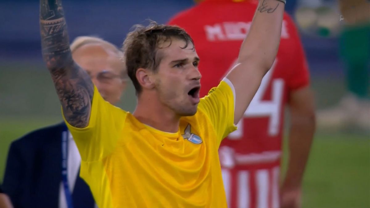 گل اول لاتزیو به اتلتیکو مادرید (دروازه بان لاتزیو در دقیقه 95)