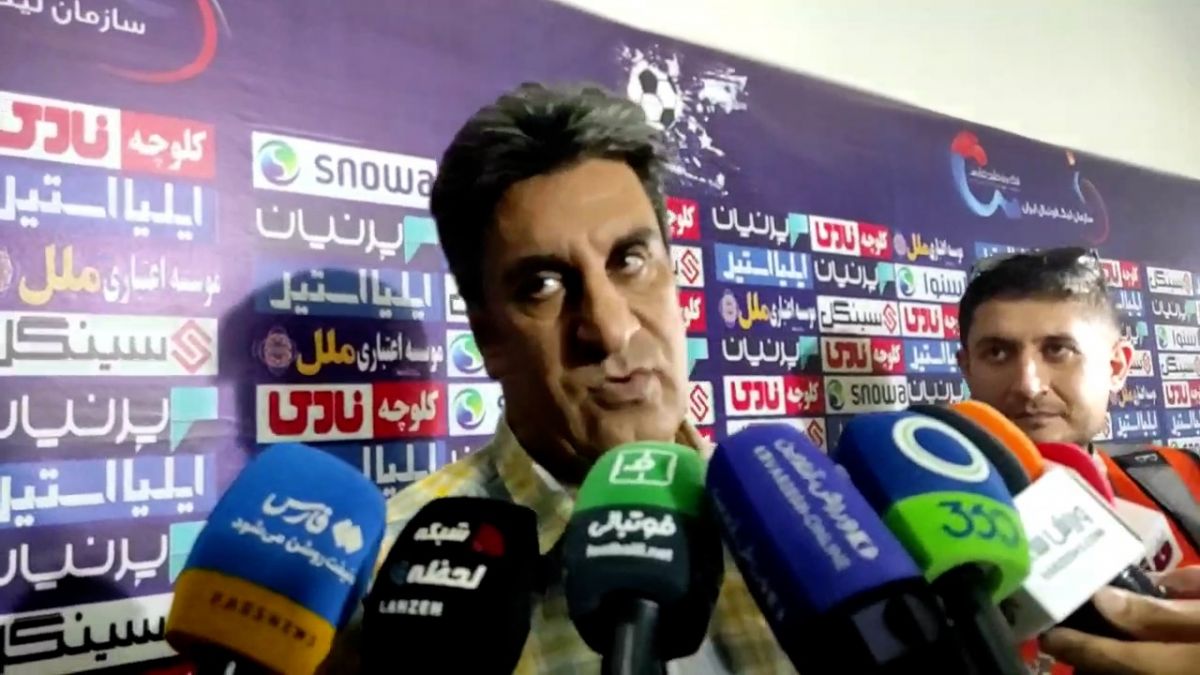 گفت و گوی خبرنگاران با خداداد افشاریان رئیس کمیته داوران فدراسیون فوتبال در پایان بازی هوادار و تراکتور