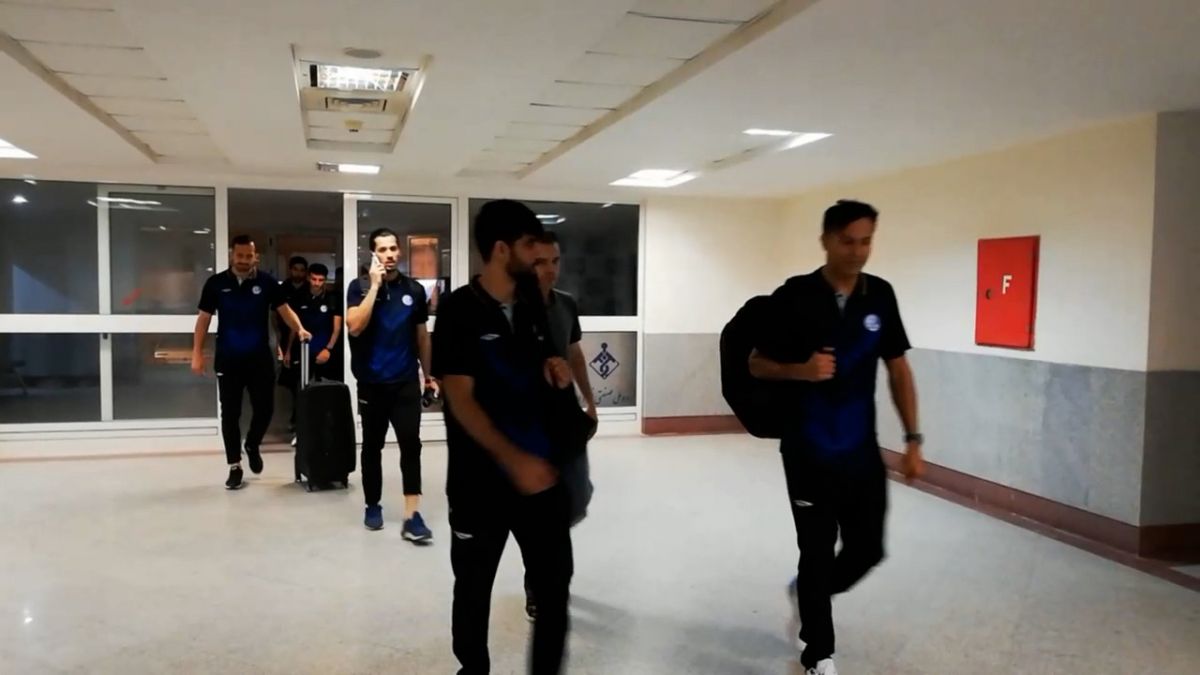 اختصاصی/ ورود بازیکنان دو تیم استقلال خوزستان و ذوب آهن به ورزشگاه غدیر اهواز