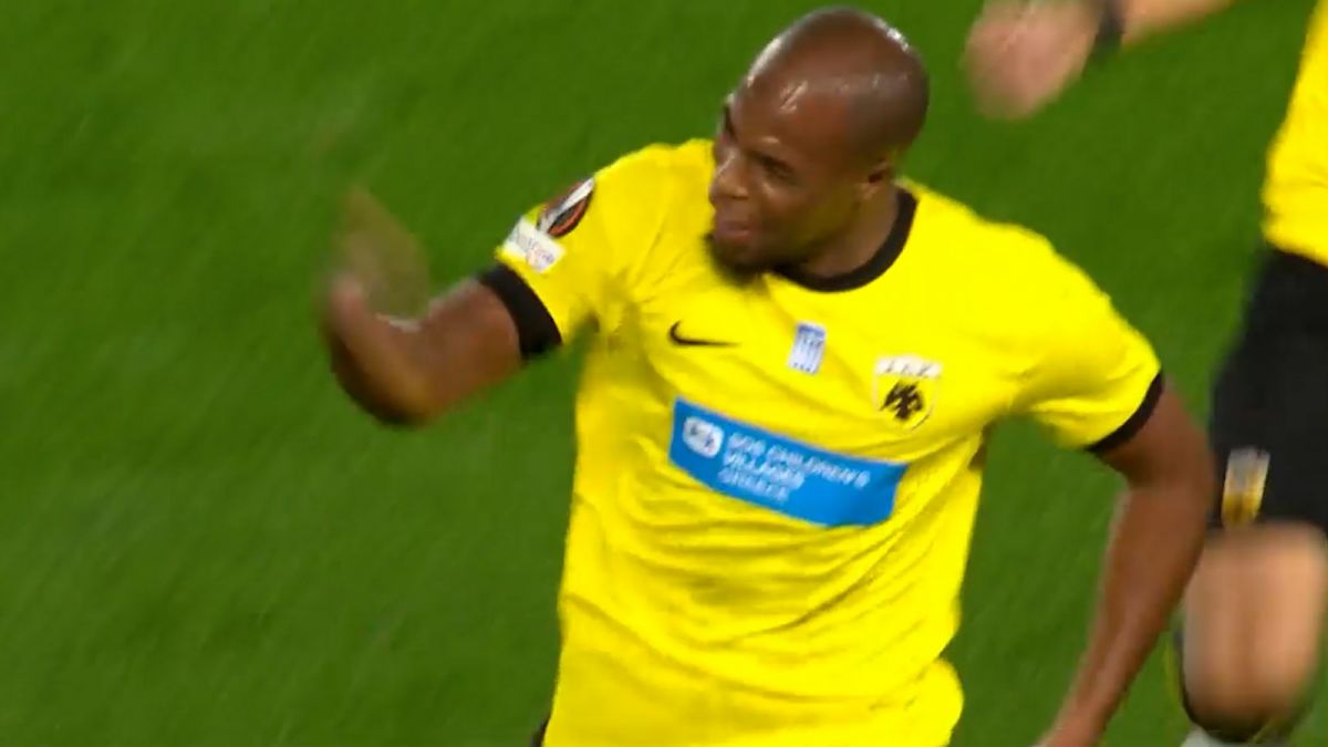 گل اول آ.ا.ک آتن به برایتون (پاس گل احسان حاج صفی و یک ضربه سر فوق العاده از سیدیبه)