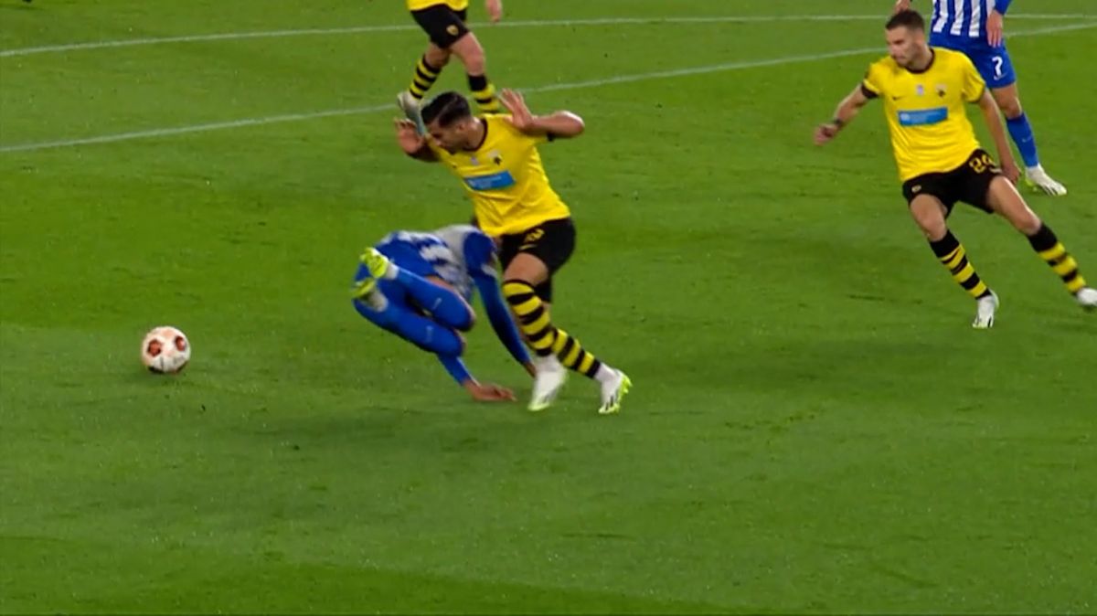 گل اول برایتون مقابل آ.ا.ک (خطای پنالتی احسان حاج صفی)