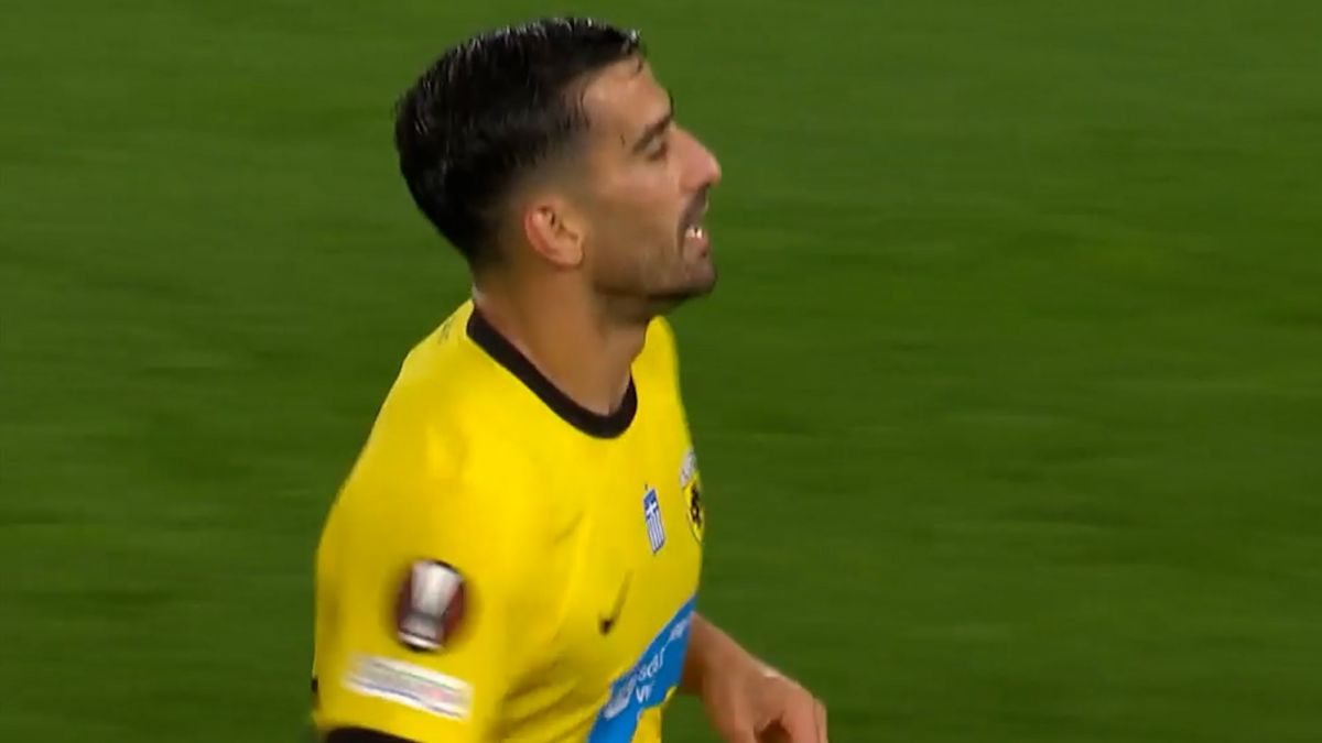 گل دوم آ.ا.ک آتن مقابل برایتون (دبل احسان حاج صفی در پاس گل)