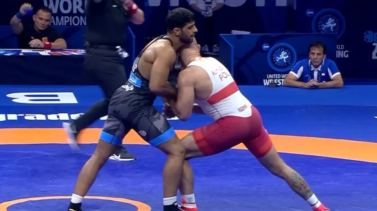 برتری ساروی مقابل نماینده لهستان با سه بارانداز نابودکننده (کشتی فرنگی قهرمانی جهان)