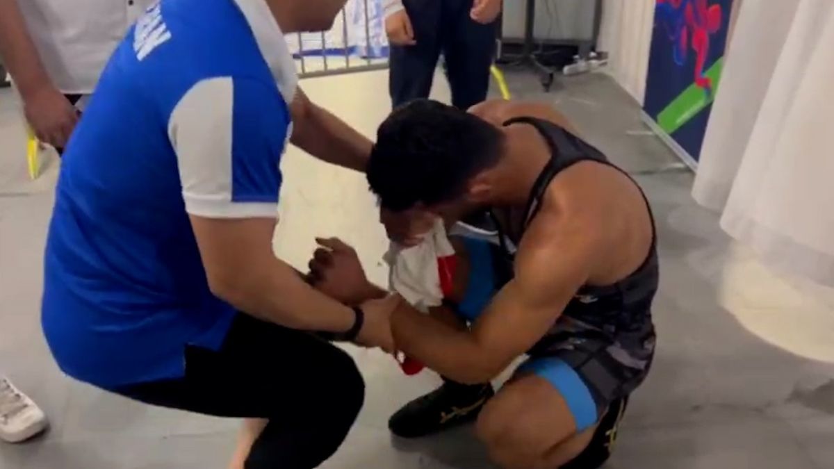 ناراحتی و گریه های علیرضا مهمدی پس از ناکامی در دیدار فینال و کسب مدال نقره