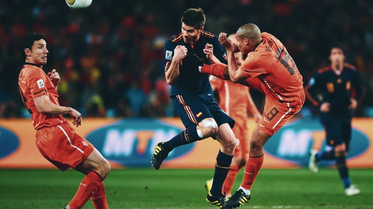 کلیپ جالب اما پر از خطاهای خشن که در زمین فوتبال توسط بازیکنان به ثبت رسیده است