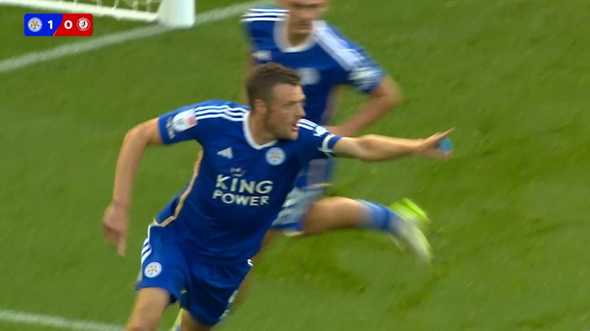 شادی گل جالب جیمی واردی در واکنش به شعار هواداران حریف علیه همسرش