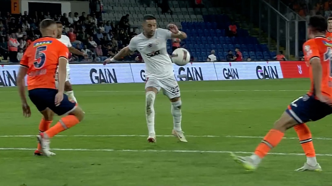 پیروزی گالاتاسرای مقابل باشاک شهیر با گل زیبای حکیم زیاش و پنالتی مائورو ایکاردی