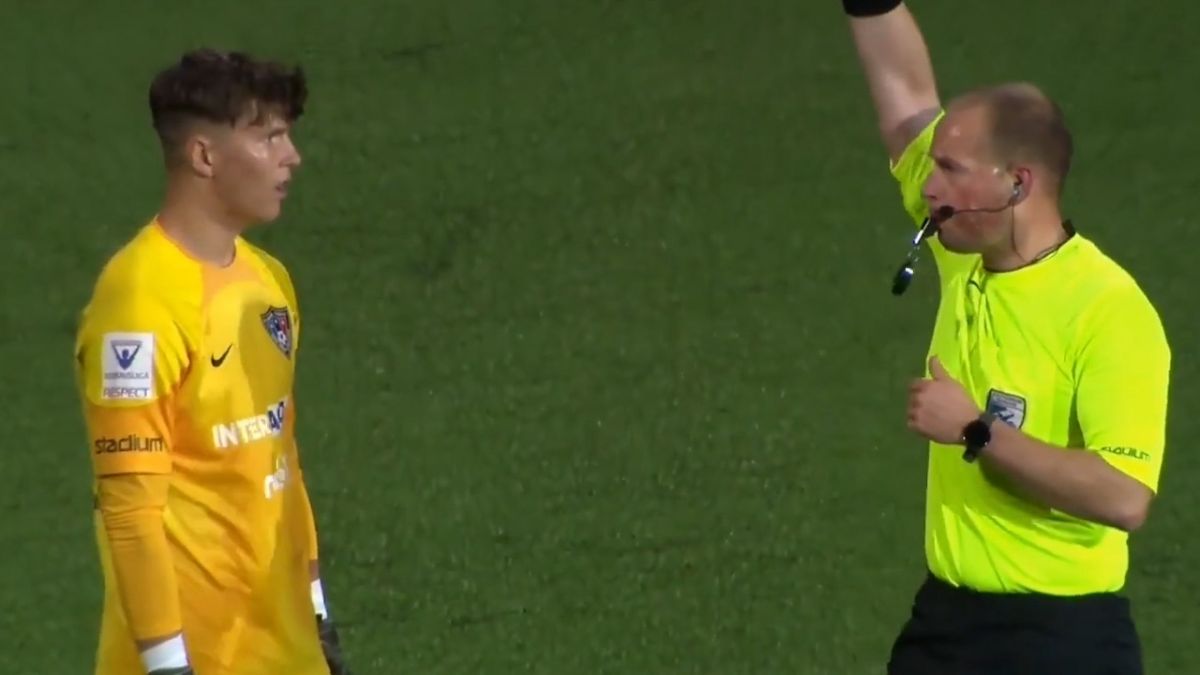 اتلاف وقت کار دست دروازه بان داد! ؛ ضربه آزاد غیرمستقیم و گل برای تیم حریف