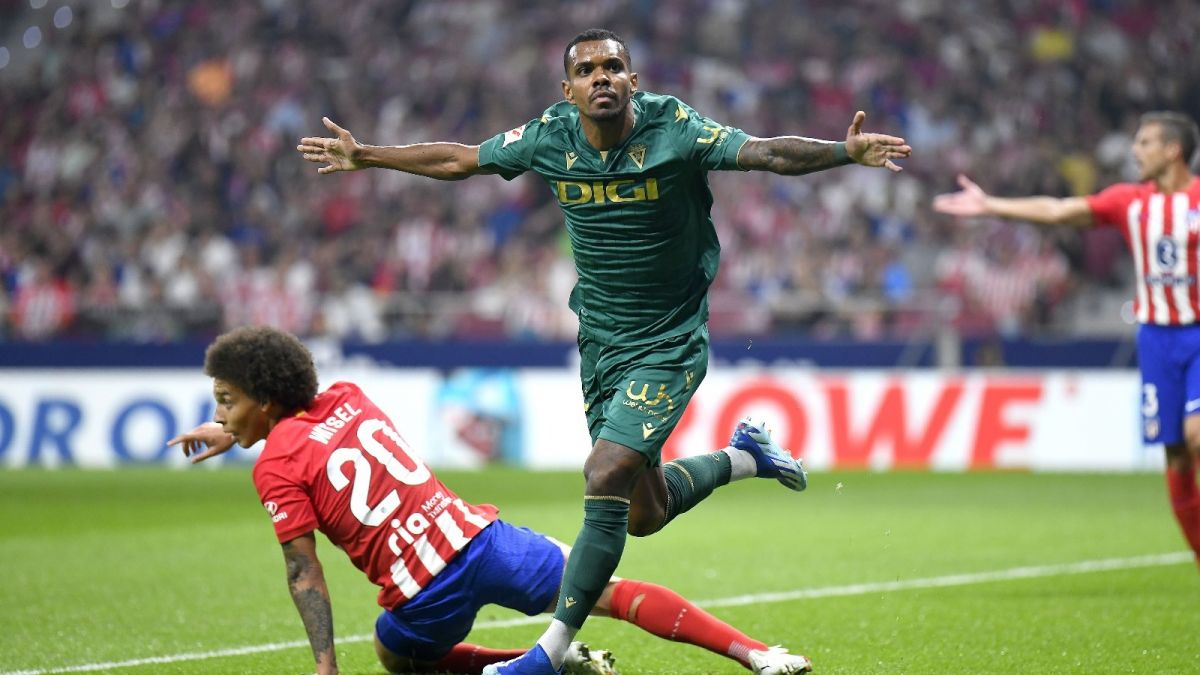 گل اول کادیز به اتلتیکو مادرید (لوکاس پیرس)