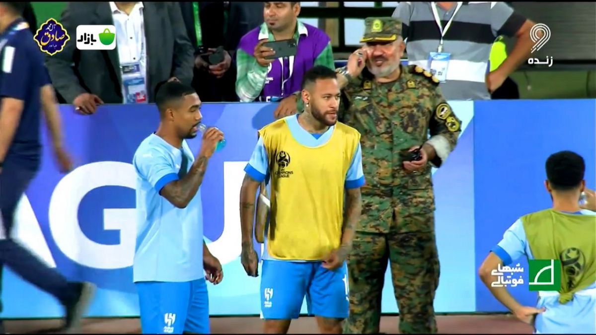 شبهای فوتبالی/ لحظاتی از گرم کردن بازیکنان الهلال و نساجی قبل از شروع مسابقه