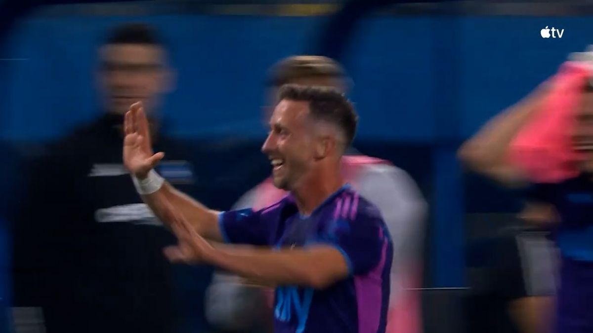 سوپرگل فوق العاده بازیکن شارلوت به سبک زلاتان در لیگ ستارگان آمریکا