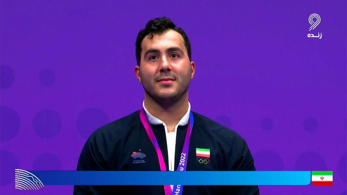 مراسم اهدای مدال طلا به سجاد گنج زاده در رشته کاراته بازیهای آسیایی هانگژو