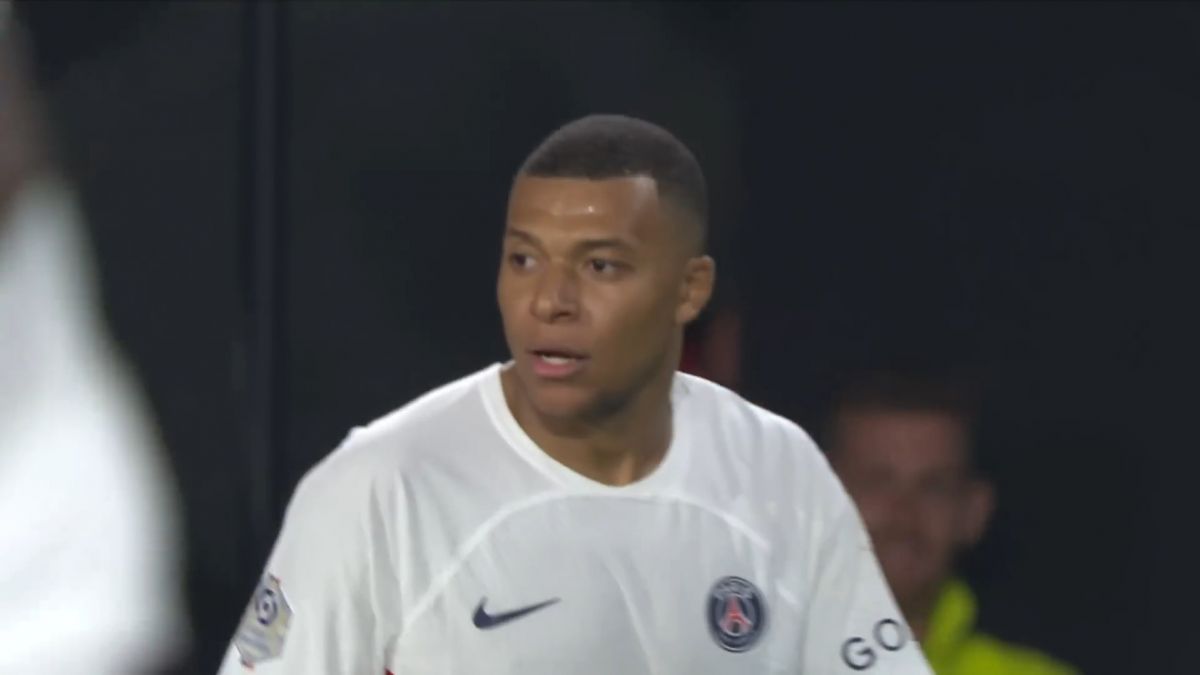 گل نزدن امباپه مقابل دروازه خالی در بازی پاری سن ژرمن و رن