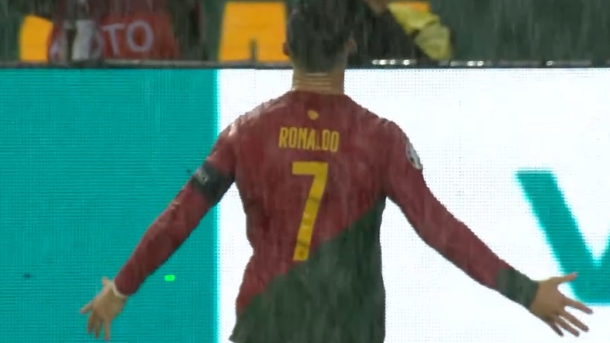 گل سوم پرتغال به اسلواکی (دبل کریستیانو رونالدو)