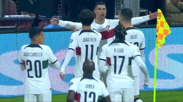 گل اول پرتغال به بوسنی (رونالدو)