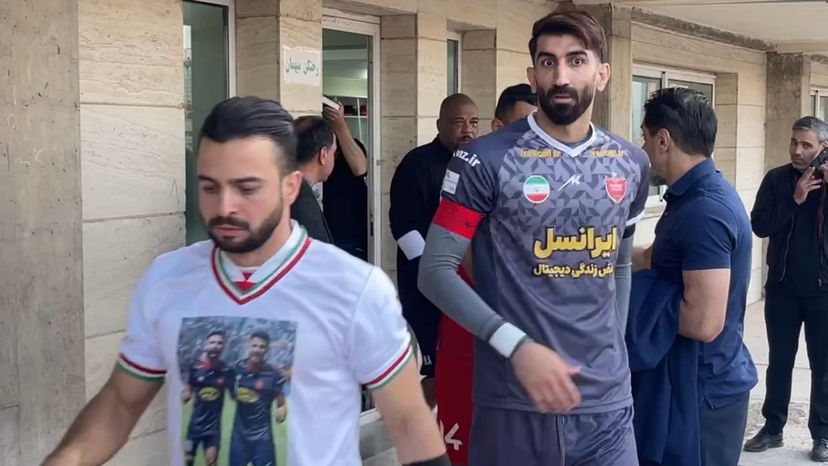 اختصاصی/ خوش و بش بازیکنان پیکان و پرسپولیس قبل از آغاز بازی