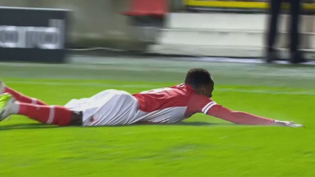 گل اول آنتورپ به پورتو (یوسف)