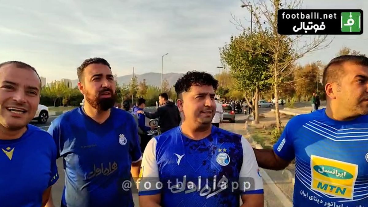 اختصاصی/ گفت و گو با هواداران استقلال پشت درب های ورزشگاه آزادی قبل آغاز بازی با آلومینیوم اراک