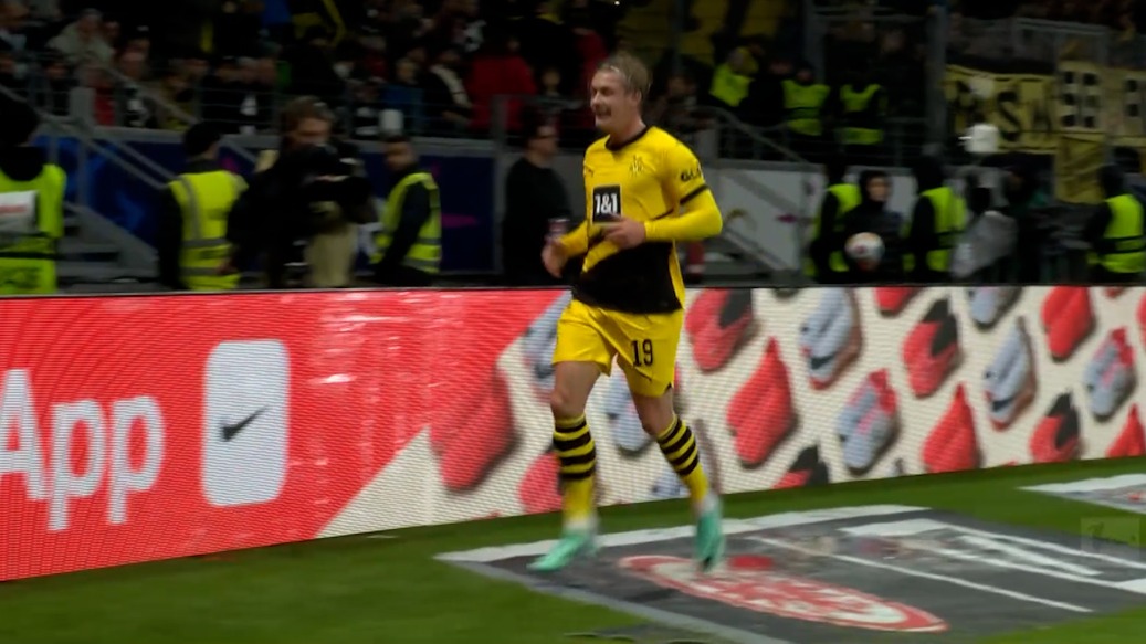 گل سوم دورتموند به آینتراخت فرانکفورت (یولیان برانت)