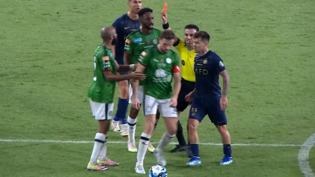 درگیری بازیکنان النصر و الاتفاق که با اخراج بازیکن الاتفاق همراه بود