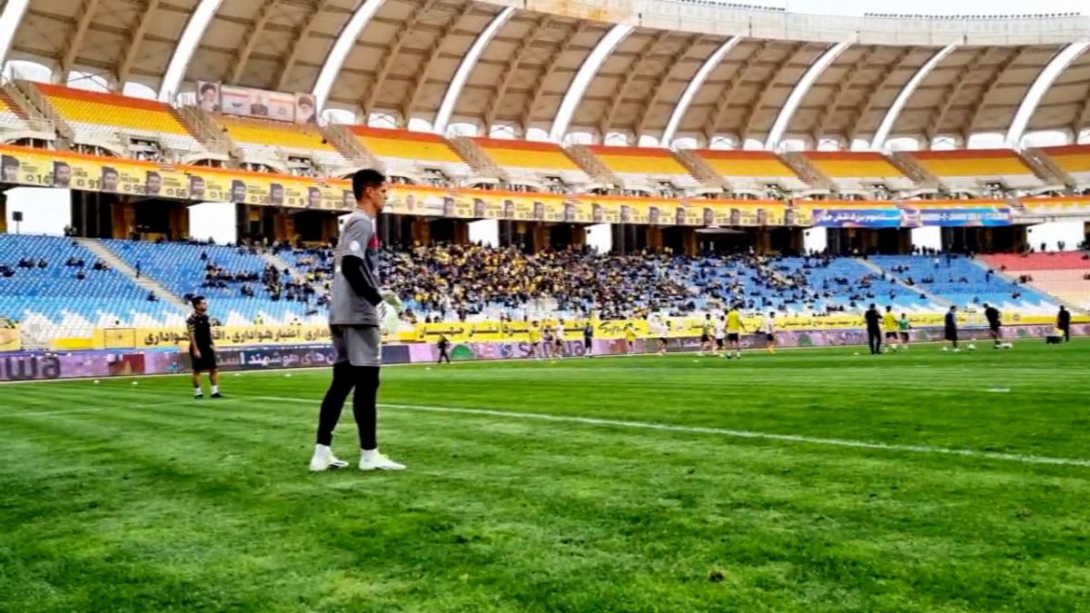 اختصاصی/ گرم کردن بازیکنان دو تیم سپاهان و ملوان قبل از شروع دیدار دو تیم