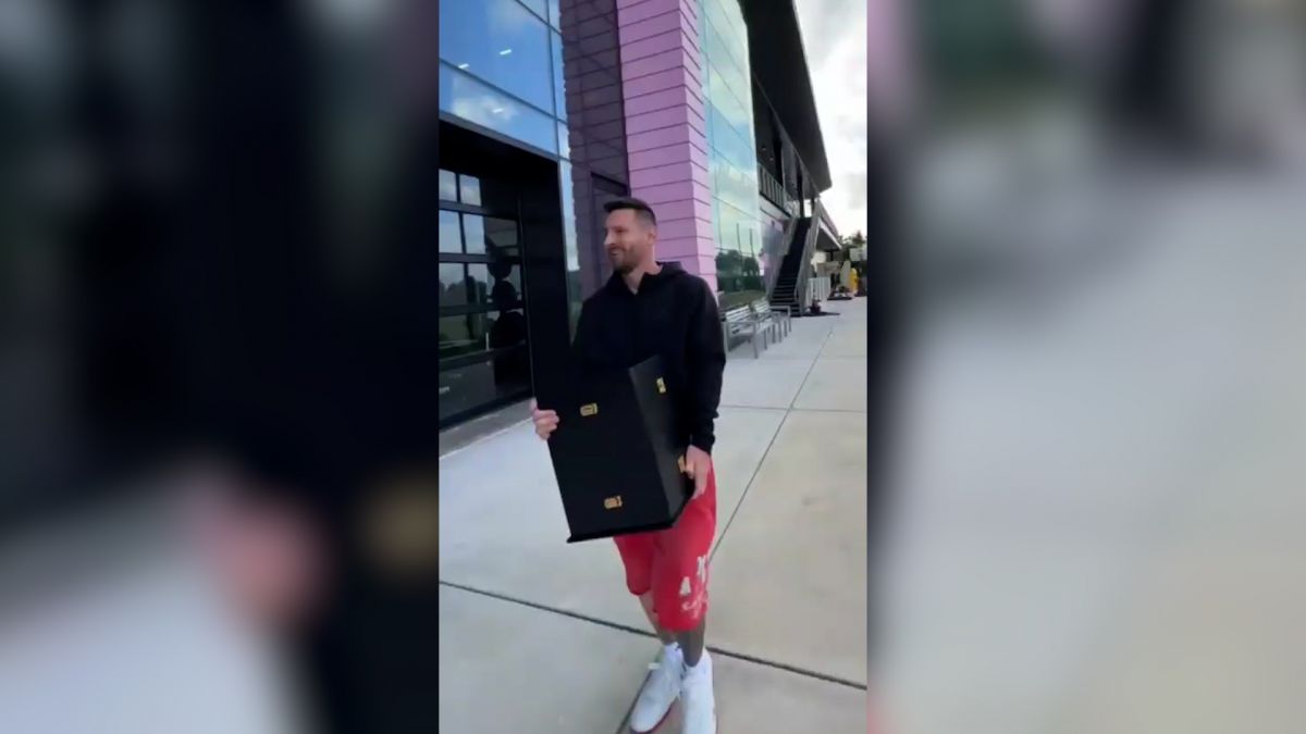 بردن هشتمین توپ طلا توسط"لیونل مسی" ستاره آرژانتینی فوتبال جهان به آکادمی باشگاه اینتر میامی