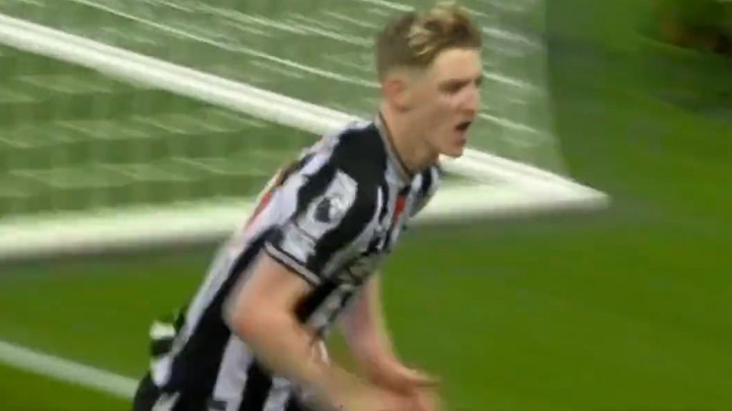 گل اول نیوکسل به آرسنال (آنتونی گوردون)