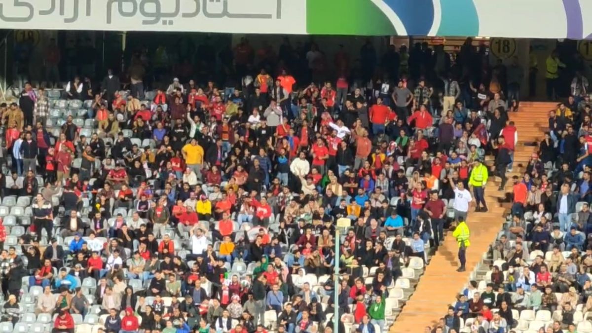 اختصاصی/ شعار حیا کن، رها کن از سوی هواداران نساجی