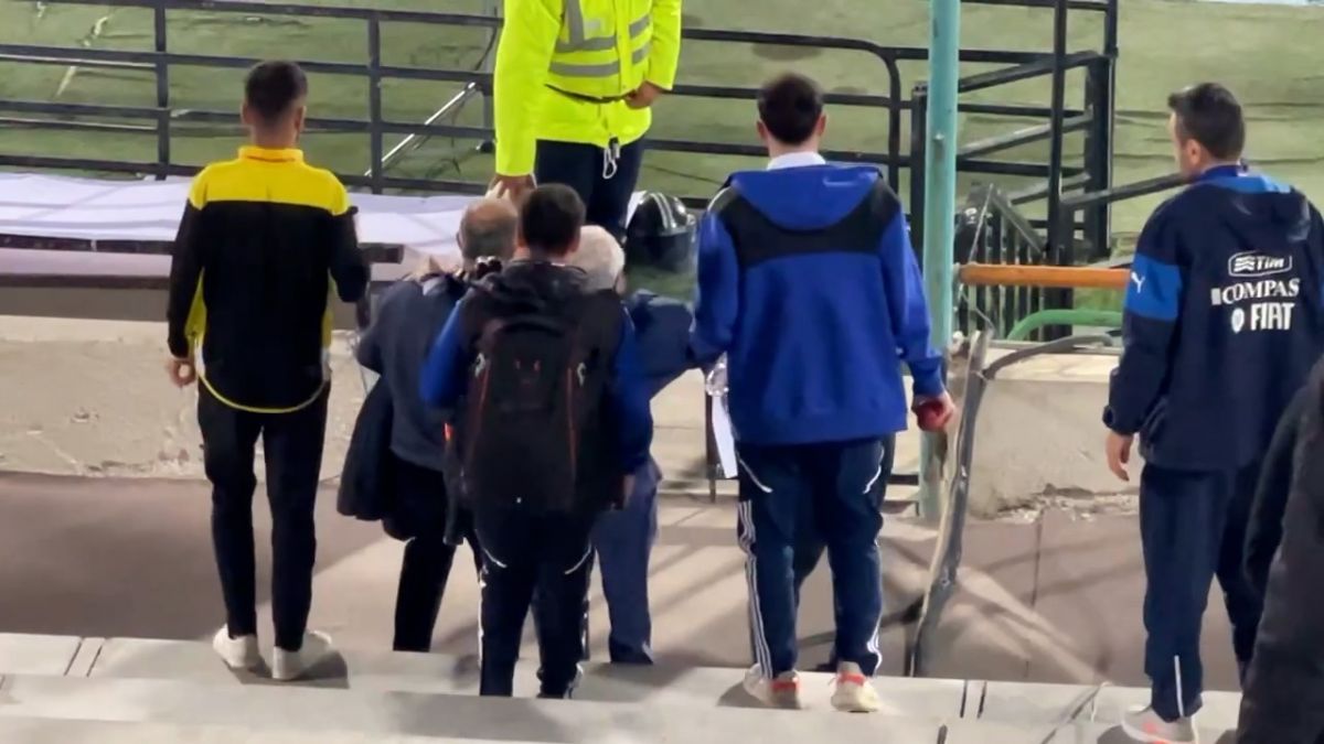 اختصاصی/ شرایط سخت سرمربی و سفیر ازبکستان برای رد کردن پله های ورزشگاه آزادی!