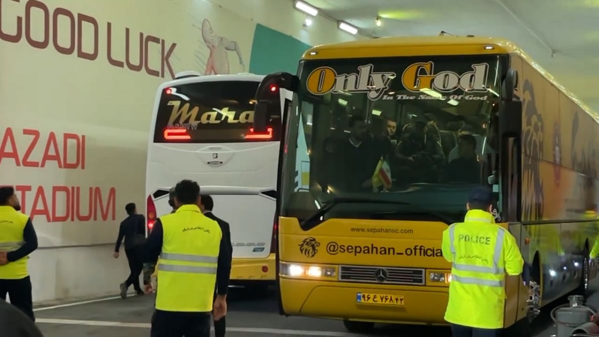 اختصاصی/ ورود بازیکنان دو تیم سپاهان و آلمالیق به ورزشگاه آزادی