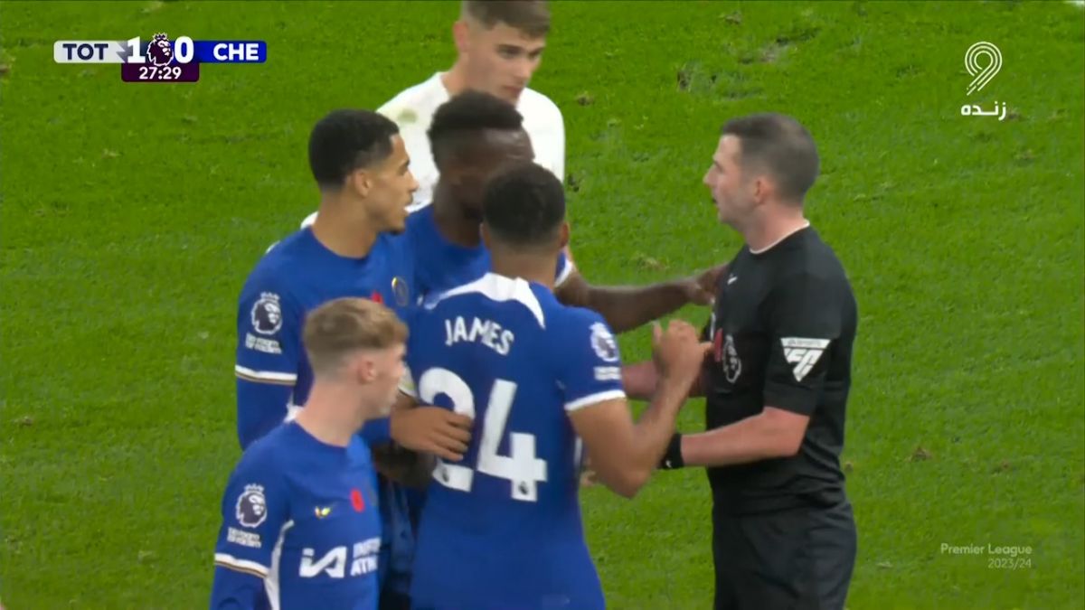 صحنه های بحث برانگیز در دربی لندن؛ اعلام پنالتی برای چلسی پس از مردود شدن گل و اخراج بازیکن تاتنهام