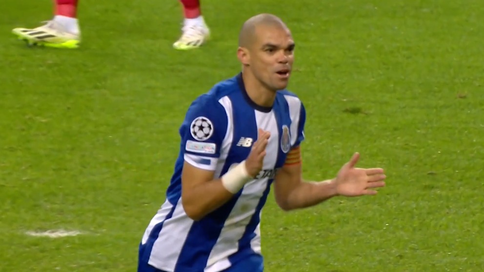 گل دوم پورتو به آنتورپ (په په)