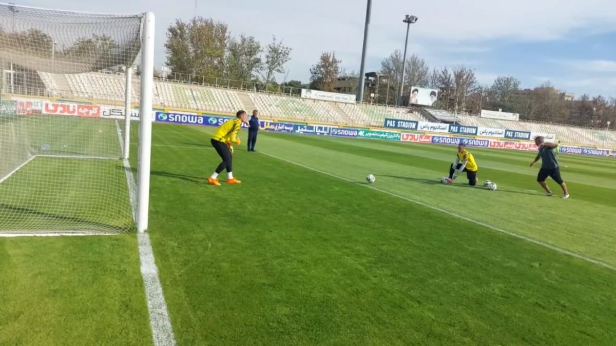 اختصاصی/ گرم کردن بازیکنان پیش از تقابل پیکان و شمس آذر