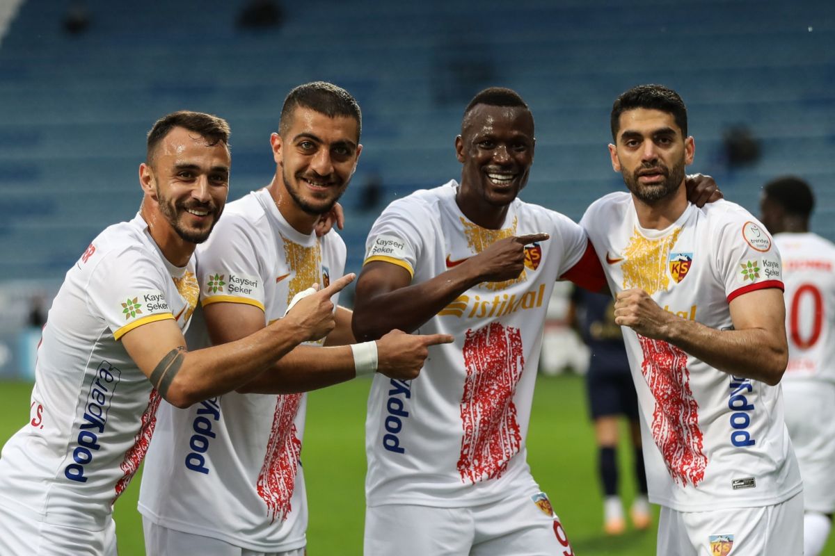 گل اول کایسری اسپور مقابل قاسم پاشا (علی کریمی)