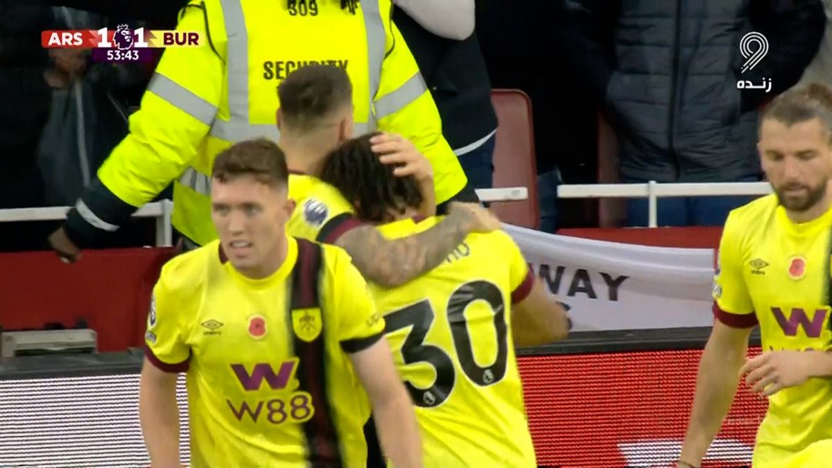 گل اول برنلی به آرسنال (جان براونهیل)