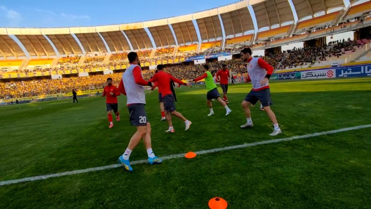 اختصاصی/  گرم کردن بازیکنان پرسپولیس قبل از دیدار با سپاهان