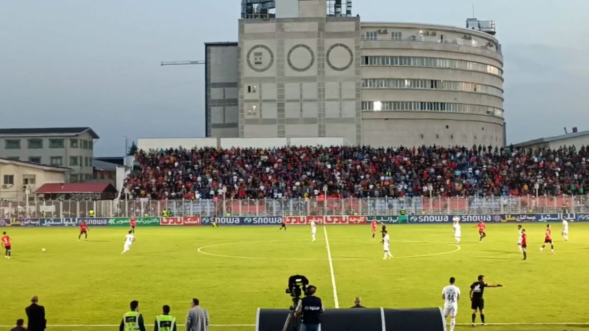 اختصاصی/ شعار هواداران نساجی مازندران بر علیه مهدی رحمتی پس از دریافت گل دوم در دقایق پایانی