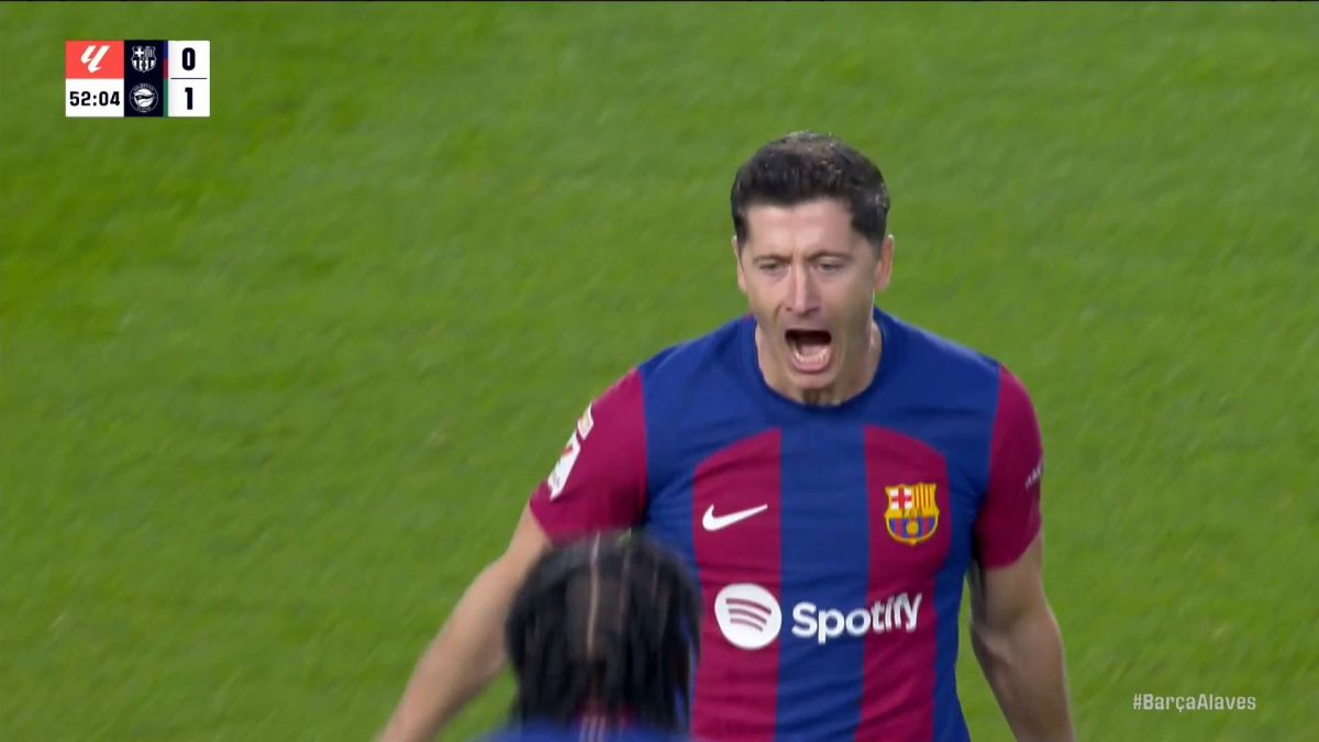 گل اول بارسلونا به دپورتیوو آلاوز (لواندوفسکی)